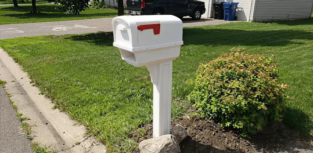 Mailbox installation for a residential curbside mailbox in Saint Petersburg, FL